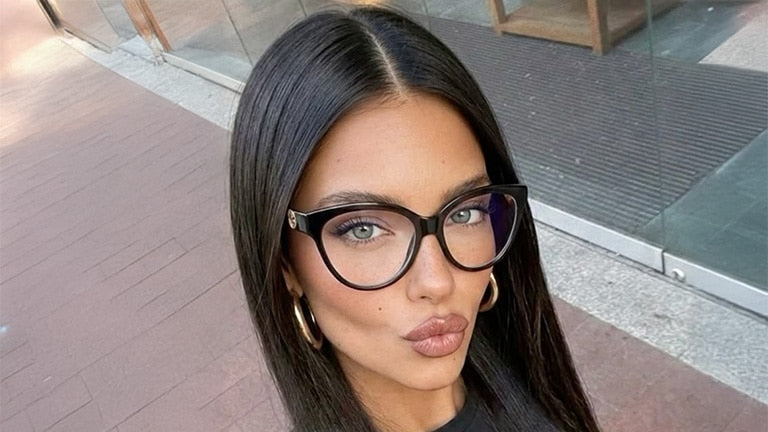 De l'eyeliner au mascara : conseils maquillage des yeux pour porteurs de lunettes